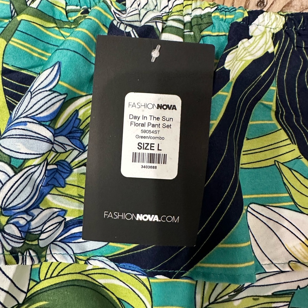 Fashion Nova Tropical Leaf Print Set